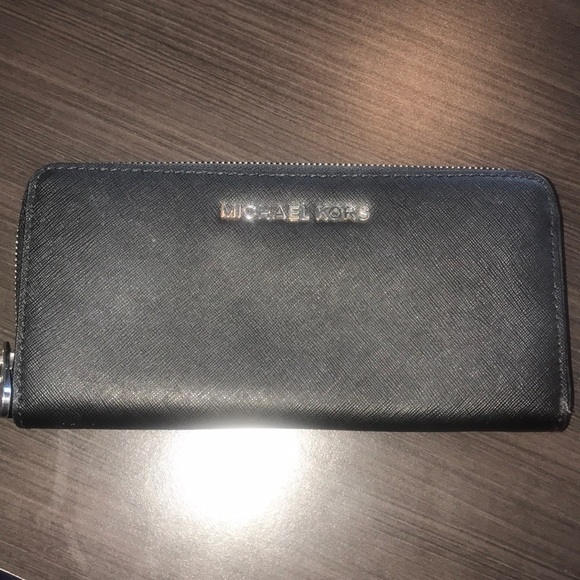 Brand new Michael kors Wallet - Picture 2 of 5